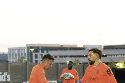 Gonzalo Valle y Hernán Galíndez arqueros de Ecuador.