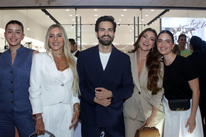 Luciana Guschmer, Marcela Ruete, Jota Arias, Costanza Báez y Shany Nadan.
