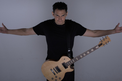 John Marcello es médico patólogo de profesión y músico por excelencia.