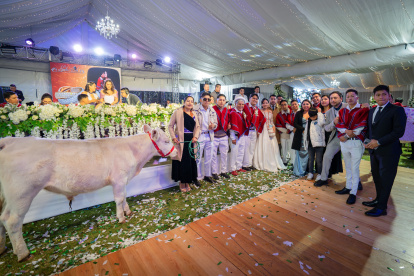 Boda. Pese al glamour del acto, las bodas indígenas conservan sus ritos.