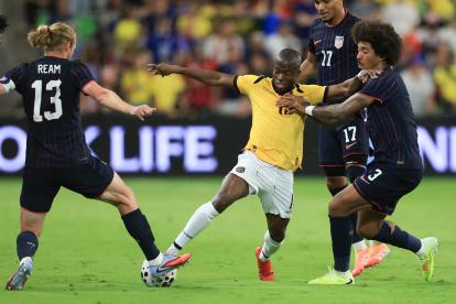 Enner Valencia (c) comandó el ataque de la Tricolor y abrió el marcador ante Estados Unidos.