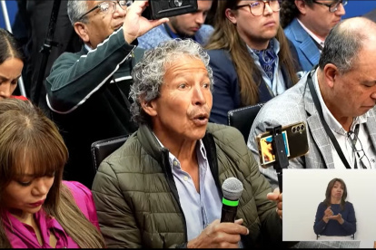 El periodista Enrique Alcívar asiste regularmente a las ruedas de prensa de la vocera de Gobierno en Carondelet.