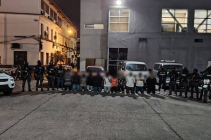 Se capturó a 12 sospechosos y están siendo investigados.