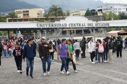 La Universidad Central del Ecuador informó sobre el cambio en el calendario académico.
