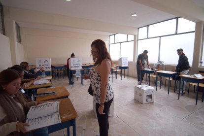 Miles de votantes en Ecuador deberán acudir a nuevos recintos el 16 de noviembre de 2025.