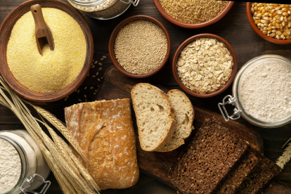 El gluten es una proteína que se encuentra de forma natural en algunos cereales, principalmente en el trigo, la cebada y el centeno.