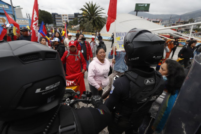 En el sur de Quito, los manifestantes se congregaron para intentar avanzar hacia El Arbolito.
