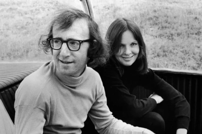 Diane Keaton y Woody Allen en una excena de Sleepers, película de 1973.