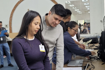 El CNE anunció el inicio de las pruebas de la línea de producción para los kit que se enviarán al extranjero.