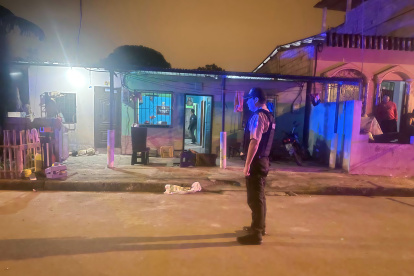 Uno de los hechos ocurrió en la provincia de El Oro, donde sujetos armados irrumpieron en una vivienda y asesinaron a cuatro personas.