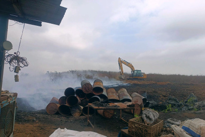 El Municipio descubríó un vertedero ilegal en vía a la costa.