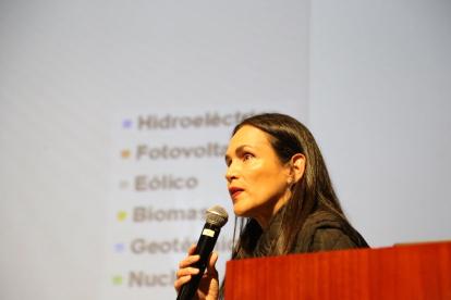 Ministra Manzano defiende la eliminación de la tasa de basura mientras el alcalde de Quito la cuestiona