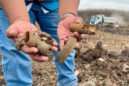 Residentes denuncian que el olor a caucho continúa en vía a la costa.