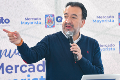 Referencia. El alcalde Pabel Muñoz durante su programa semanal Frecuencia Quiteña.