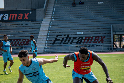 Jugadores de Guayaquil City durante una de sus últimas prácticas, previo al ascenso del domingo 12 de octubre.