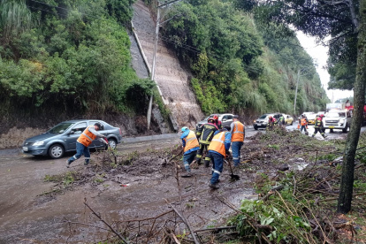 Durante el feriado del 9 de Octubre en Quito se registraron deslizamientos de tierra producto de las  intensas lluvias.