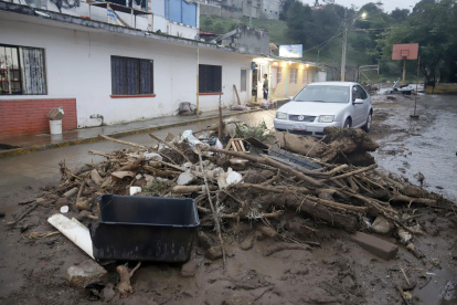 Fotografía que muestra una zona afectada por las fuertes lluvias este domingo, en Huauchinango (México).