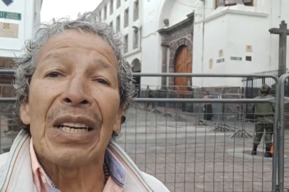 El comunicador Enrique Alcívar fue impedido de participar en la rueda de prensa de los lunes de la vocera presidencial, en el Palacio de Gobierno.