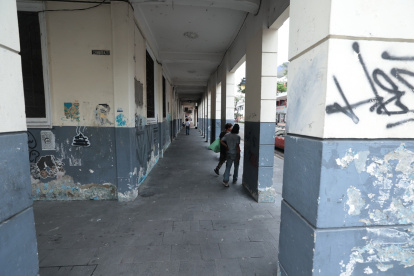 A diario se observa a personas consumiendo drogas en espacios públicos del centro de Guayaquil.