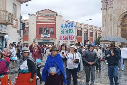 Las protestas en Cuenca contra el proyecto minero Loma Larga continuaron en septiembre de 2025, impulsadas por el temor a la contaminación de fuentes de agua