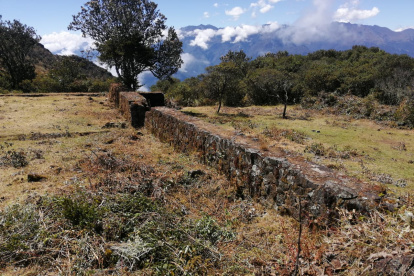 En la parroquia Molleturo se encuentra Paredones, un lugar que alberga uno de los sitios arqueológicos más importantes de Azuay.