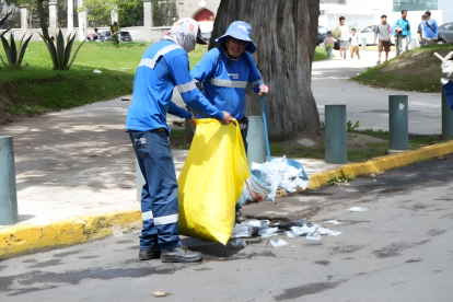 El municipio de Quito analiza un aumento en el cobre de la taza para recolección de basura.