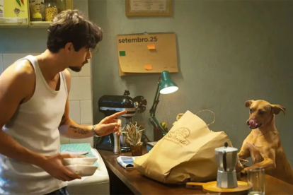 Caramelo (Netflix), película brasilera dirigida por Diego Freitas, cuenta la historia de un perro callejero.