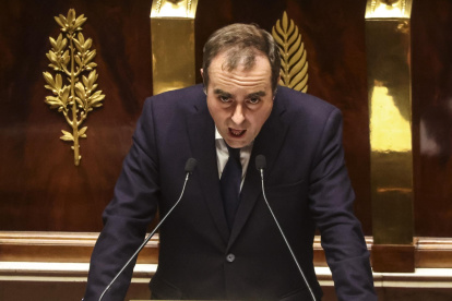 El primer ministro francés, Sébastien Lecornu, interviene este martes en la Asamblea Nacional en París.