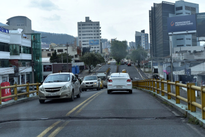 Los trabajos en los puentes vehiculares incluyen el reemplazo de las juntas de dilatación.