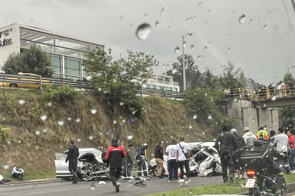 Impacto frontal entre dos vehículos provoca cierre temporal de la Ruta Viva.