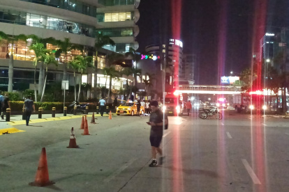 La fuerte explosión del vehículo ocurrió en la avenida Joaquín Orrantia, en el norte de la ciudad.