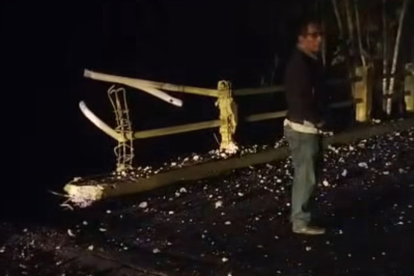 Puente en la vía Cuenca-Girón-Pasaje dañado tras explosión la madrugada del 15 de octubre.