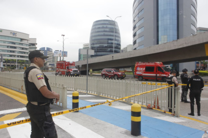 La mañana de este miércoles 15 de octubre, la avenida Joaquín Orrantia, en el norte de Guayaquil, permanece cerrada.