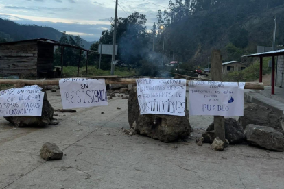 Vías continúan cerradas en la zona norte de la provincia de Loja, especialmente en el sector de Saraguro.