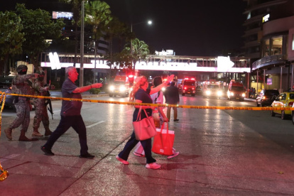 Un carro bomba explotó en la avenida Joaquín Orrantia, en el norte de Guayaquil, la noche del martes 14 de octubre.