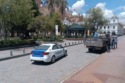 Las autoridades activaron el puente de mando en Azuay tras el ataque con explosivos en Mollopongo.