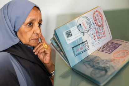 La misteriosa mujer del supuesto pasaporte de "Torenza" fue parte de un video viral que mostraba documentos con sellos internacionales y causó confusión en redes.