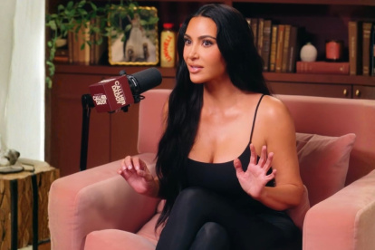 Kim Kardashan durante el episodio de Call her Daddy.
