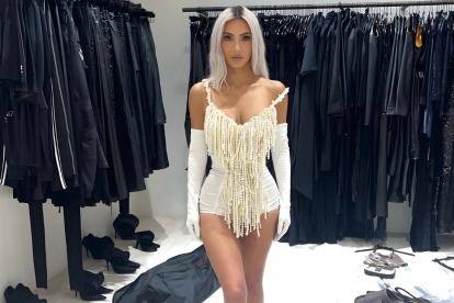 La prenda íntima con vello sintético de Kim Kardashian se ofrece en 12 tonos y tallas inclusivas.