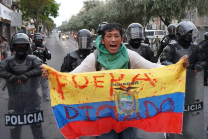 La presencia de uniformados marcó la jornada de movilización en los alrededores de la Universidad Central del Ecuador.