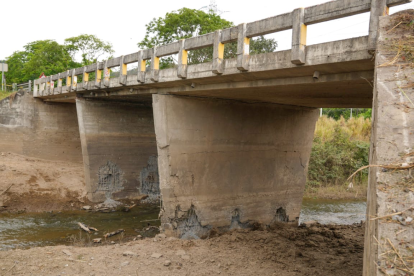 Un atentado con explosivos en el puente de Churute obligó al cierre de la vía hacia Naranjal.