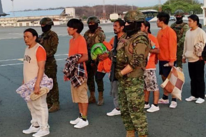 Aeronaves militares trasladaron a ciudadanos aprehendidos durante las protestas.