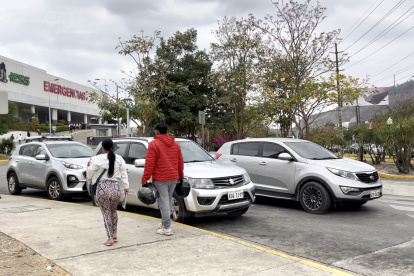 Afiliados del Instituto Ecuatoriano de Seguridad Social se quejan por la falta de turnos en las entidades médicas.