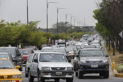 A diario se evidencia congestionamiento vehicular en el sector de Ciudad Celeste, en La Puntilla.
