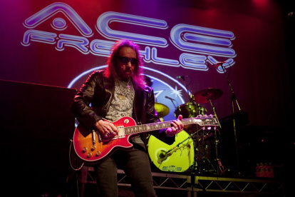 Ace Frehley, exguitarrista de la banda estadounidense de rock KISS.