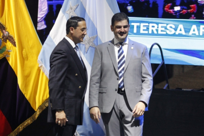 El alcalde de Guayaquil, Aquiles Álvarez, durante la sesión solemne del 9 de octubre de 2025.