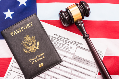 El pasaporte de Estados Unidos cayó al puesto 12 en el ranking global de movilidad, según el Índice Henley 2025.