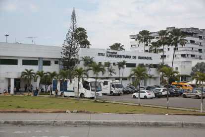 Personal del Hospital Universitario de Guayaquil enfrenta escasez de recursos y sobrecarga laboral