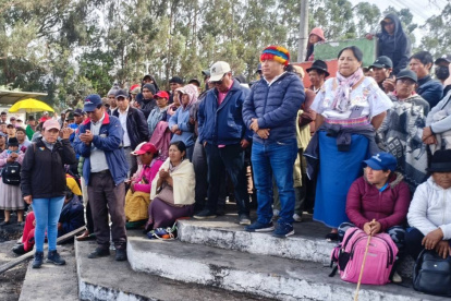Marlon Vargas, presidente, y Ercilia Castañeda, vicepresidenta de la Conaie, recorrieron la zona norte del país junto a Denisse de la Cruz, presidenta del Pueblo Kayambi, el pasado 1 de octubre.