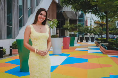 Ella ya tiene buena presencia, pero la moda y la IA siempre pueden dar un plus.